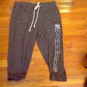 MLB Yankees Cropped Sweatpants